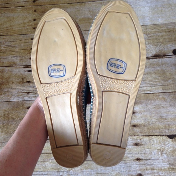 BC Footwear Suede Owl Button Espadrilles - Picture 7 of 7